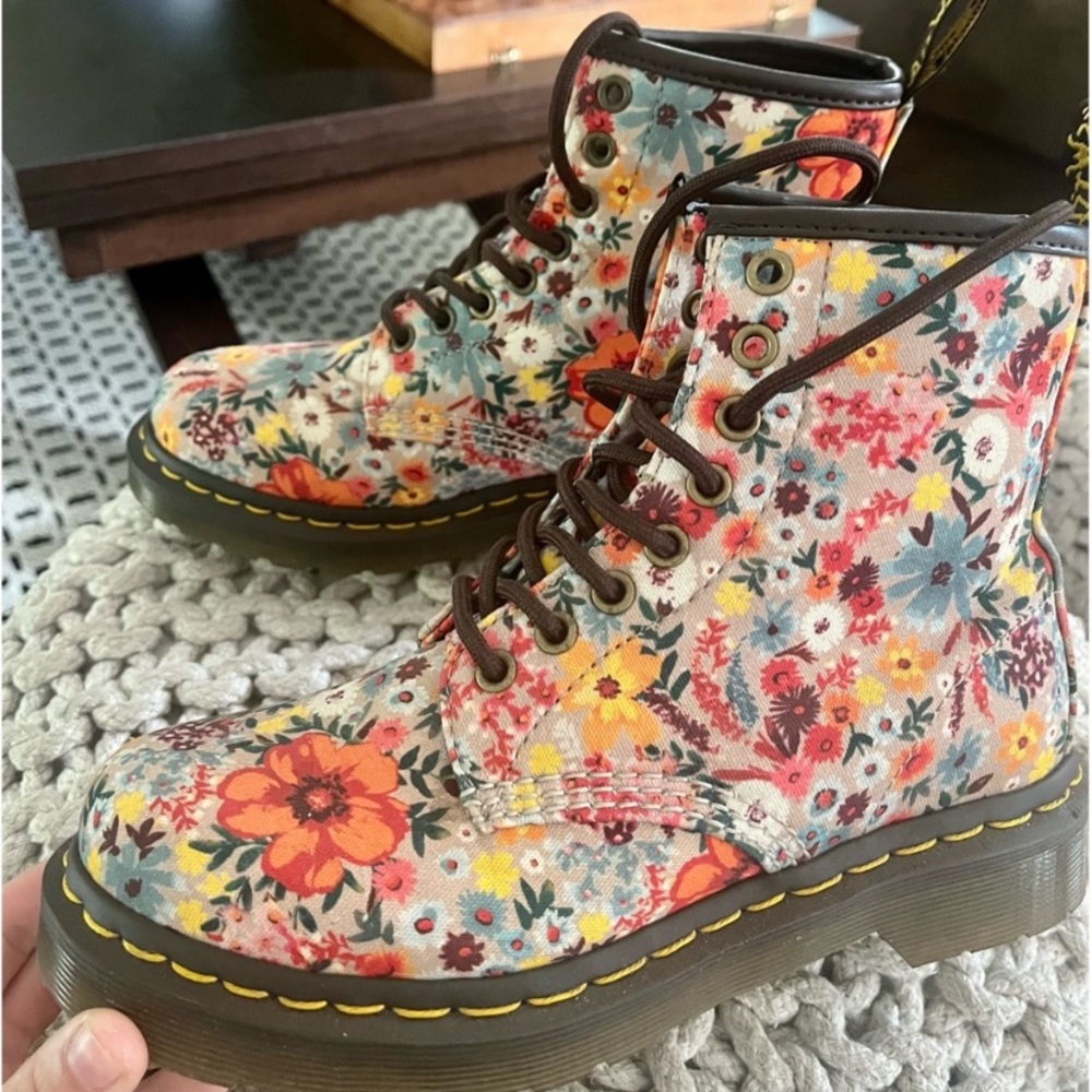 Authentic Rare Dr. Martens 1460 Floral Lace Up Boots Shoes Size US 6 Women 🥾 - Picture 2 of 7